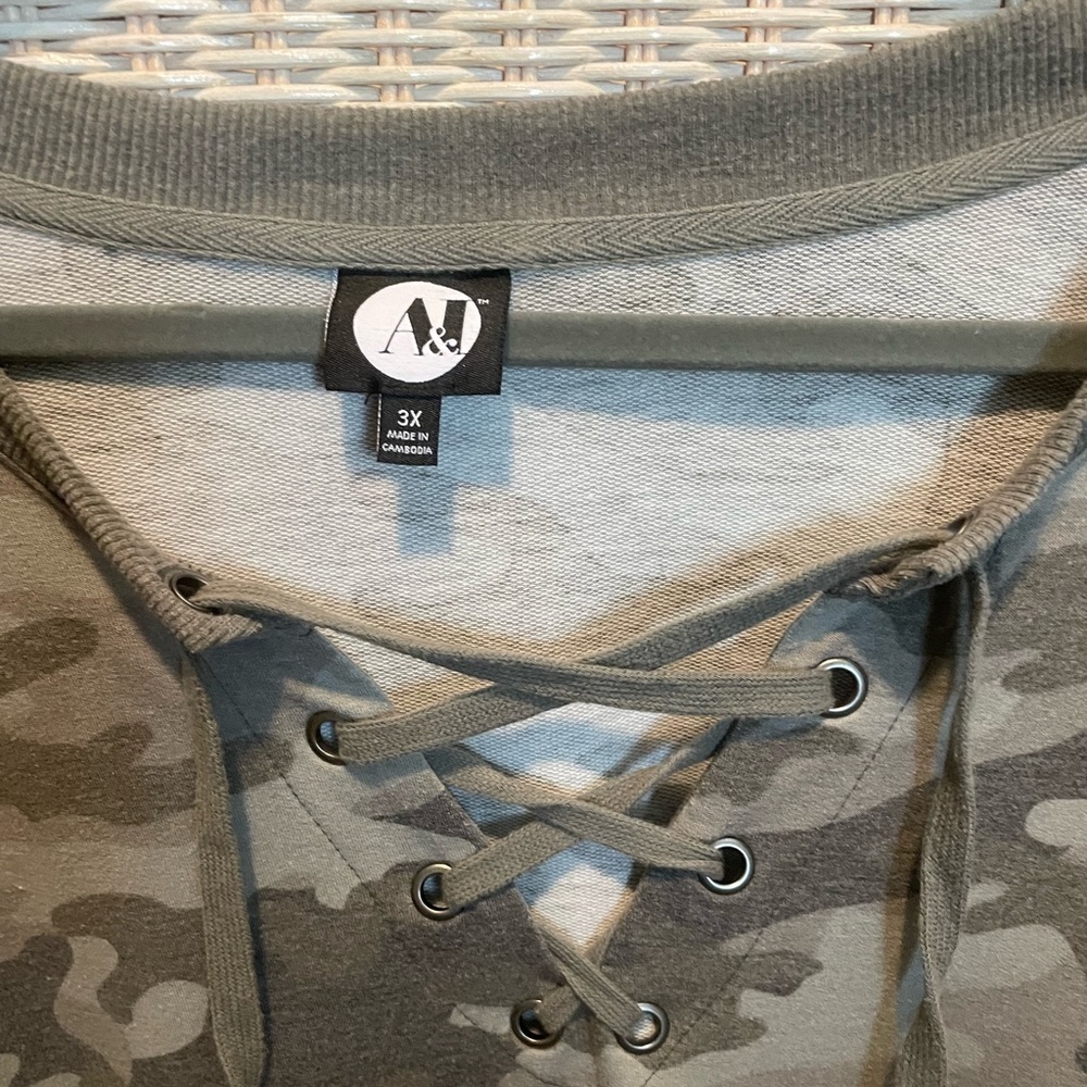 Women’s Camo Top
